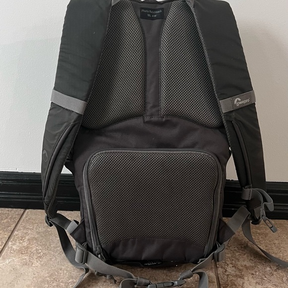 Lowepro Camera Backpack - Picture 4 of 6